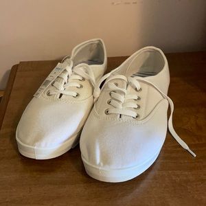 White Shoes size 9W